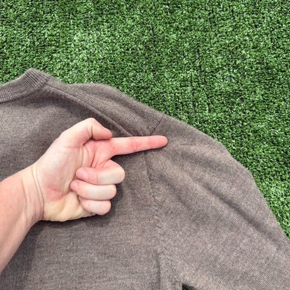 Men's Hart Schaffner Marx Merino Wool Brown V-Neck Sweater, Size M - Picture 6 of 6